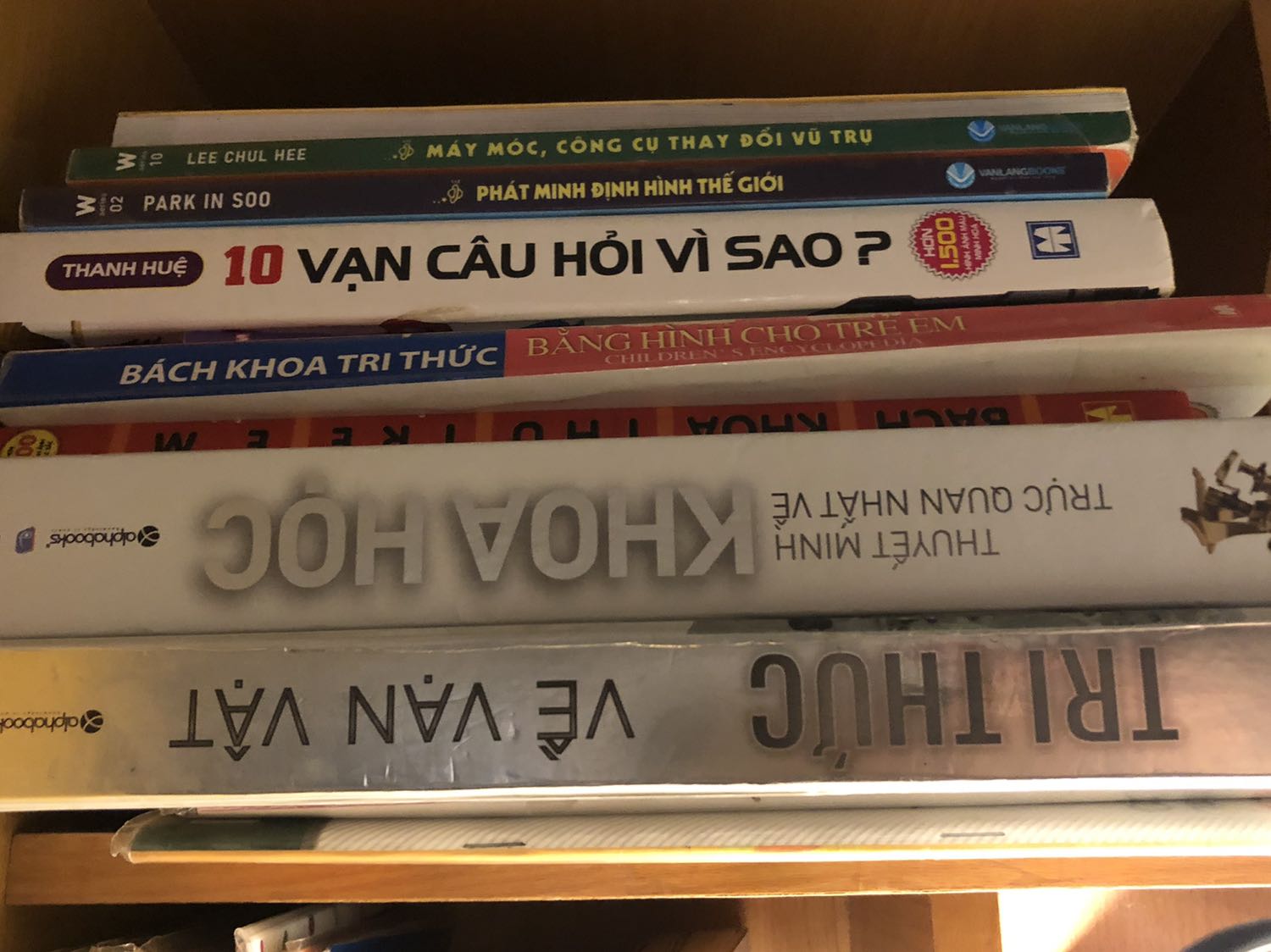 Đóng gói không tốt, không nẹp các góc nên góc bị nát. Sách in chất lượng. Nói chung tốt. Chỉ khâu đóng gói chưa Ok nên cho 4 sao.