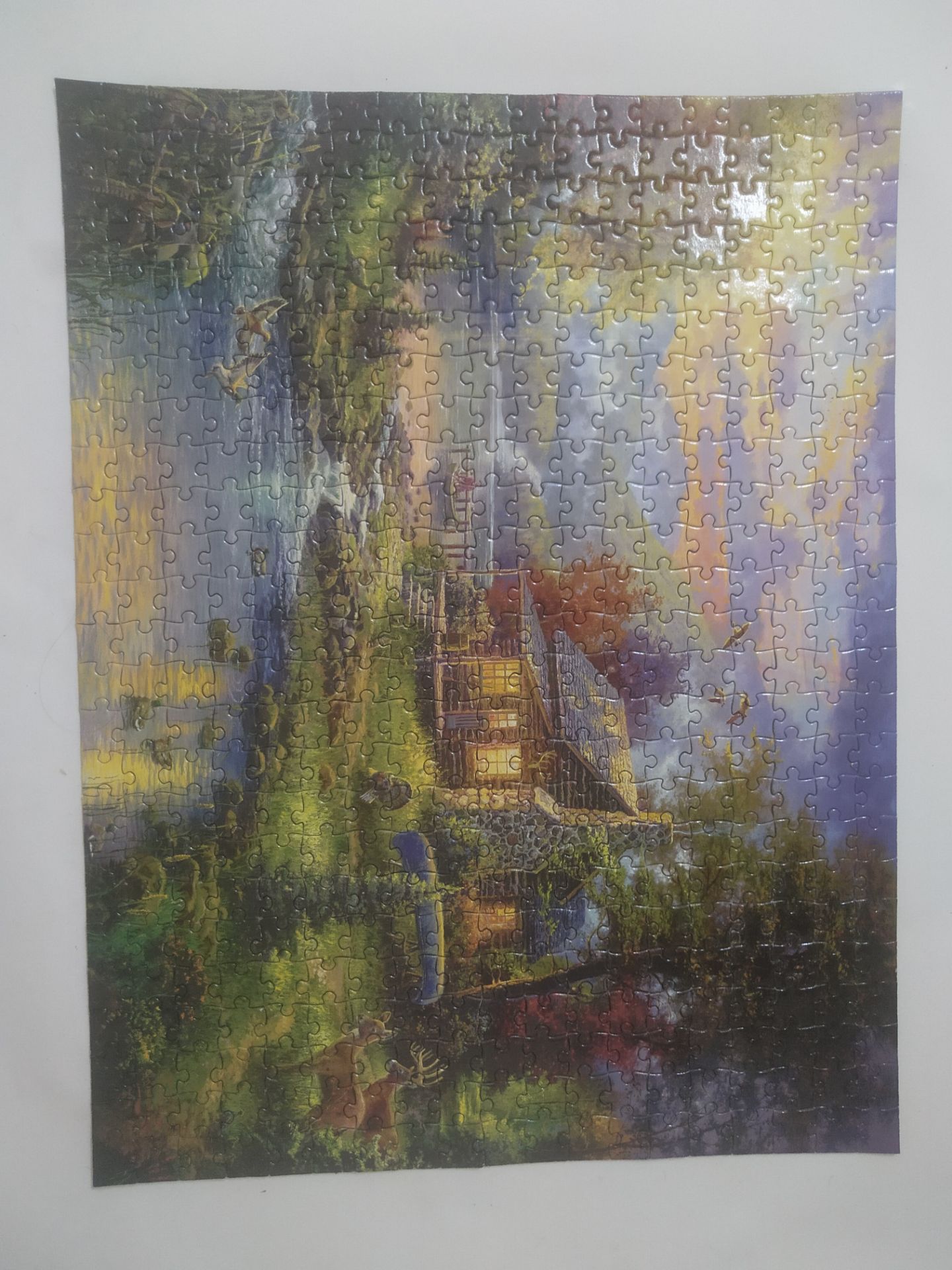 Tranh của Tia Sáng ưu điểm thì hình ảnh đẹp, còn nhược điểm là các mảnh ghép không được khít nhau lắm, nên sau khi dán keo vẫn nhìn rõ rãnh quá