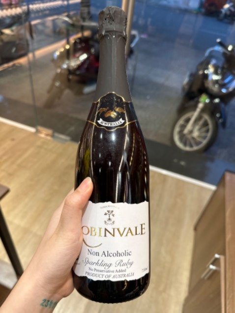 Shop tư vấn kĩ, đóng gói đẹp
Mọi người trong gia đình mình khá thích vì chai này uống ngon và ngọt phù hợp còn tốt cho sức khoẻ vì nghe tư vấn 99% nho nguyên chất. 
Sẽ mua lại khi gia đình mình tổ chức tiệc.