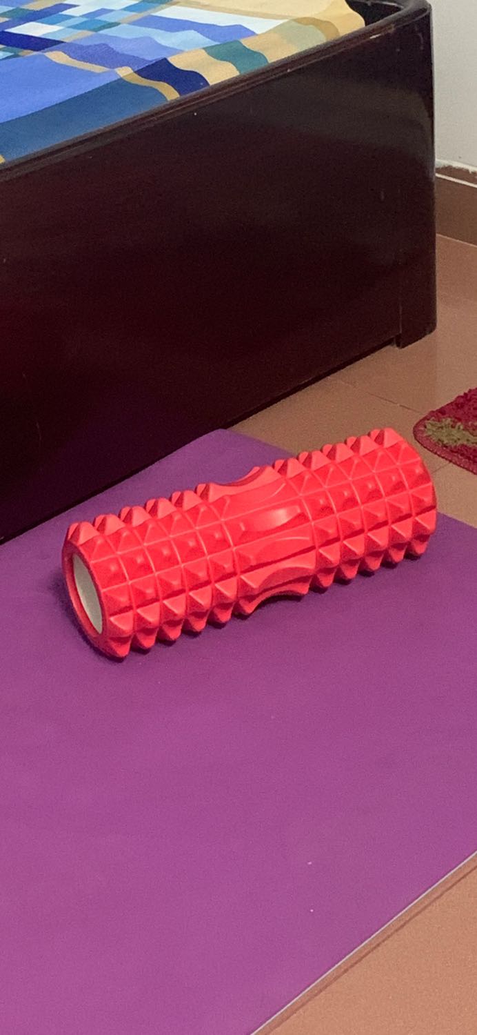 Mình không rõ có lăn sai cách không, mình cảm thấy hơi đau do gai hơi dài và cứng.