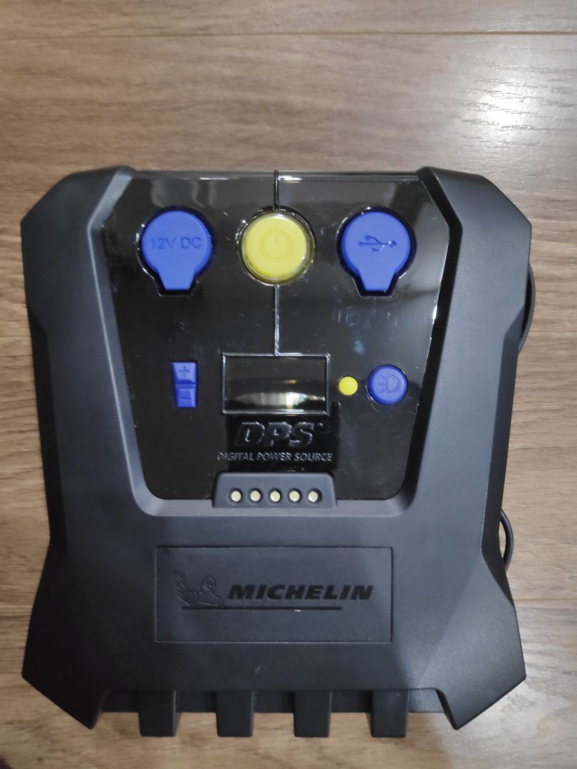 Hàng giao nhanh hơn dự kiến, đầy đủ phụ kiện. Tuy nhiên, trong sách hướng dẫn có ghi công suất tối đa là 120W nhưng trong mô tả sản phẩm trên web lại ghi 180W.