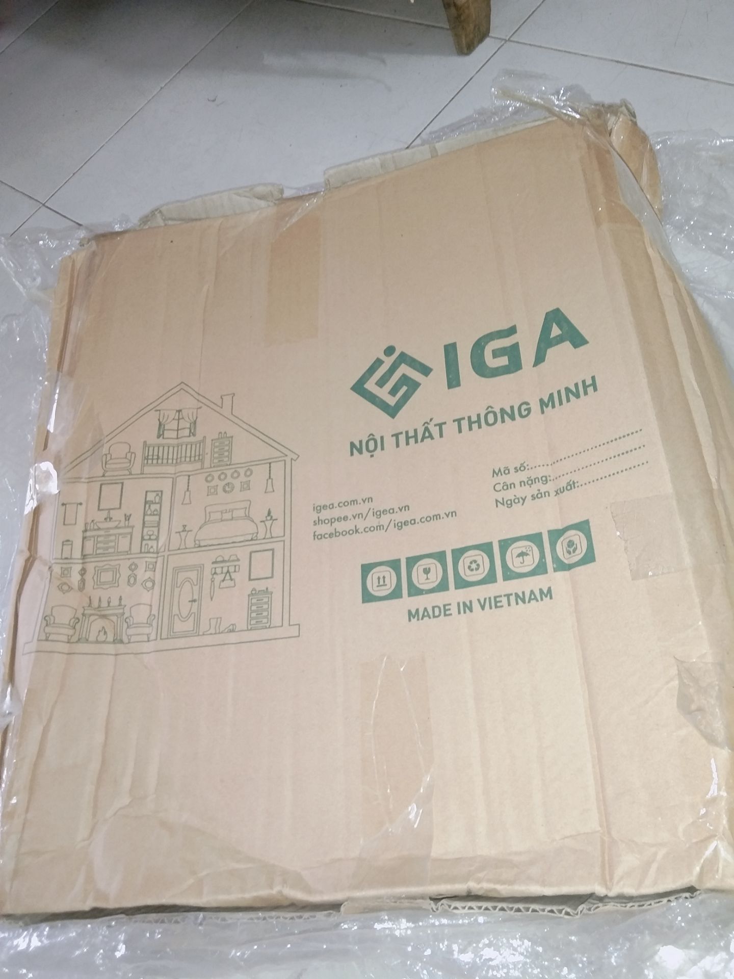 Iga đóng gói cẩn thận, phụ kiện đầy đủ. Dễ lắp ráp theo vị trí định sẵn bằng tua vít, ko cần máy khoan nhé. Tầng dưới mình phải lấy bút màu làm dấu để bắt vít chuẩn hơn. Mua chung với ghế, ngẫu nhiên nhưng vô cùng hợp luôn. Cảm ơn tiki. Iga đóng gói cẩn thận, phụ kiện đầy đủ. Dễ lắp ráp theo vị trí định sẵn bằng tua vít, ko cần máy khoan nhé. Tầng dưới mình phải lấy bút màu làm dấu để bắt vít chuẩn hơn. Mua chung với ghế, ngẫu nhiên nhưng vô cùng hợp luôn. Cảm ơn tiki.