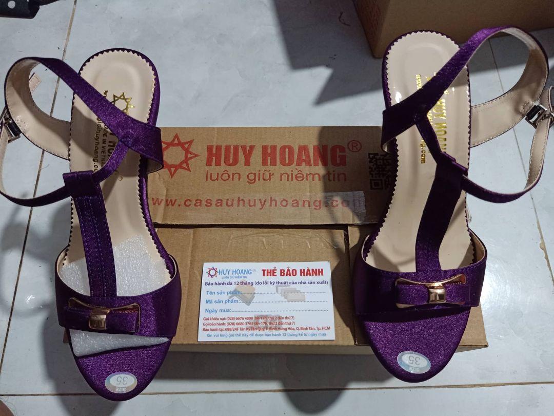 giày nữ Huy Hoàng mang rất vừa vặn, êm, hộp đựng đẹp.