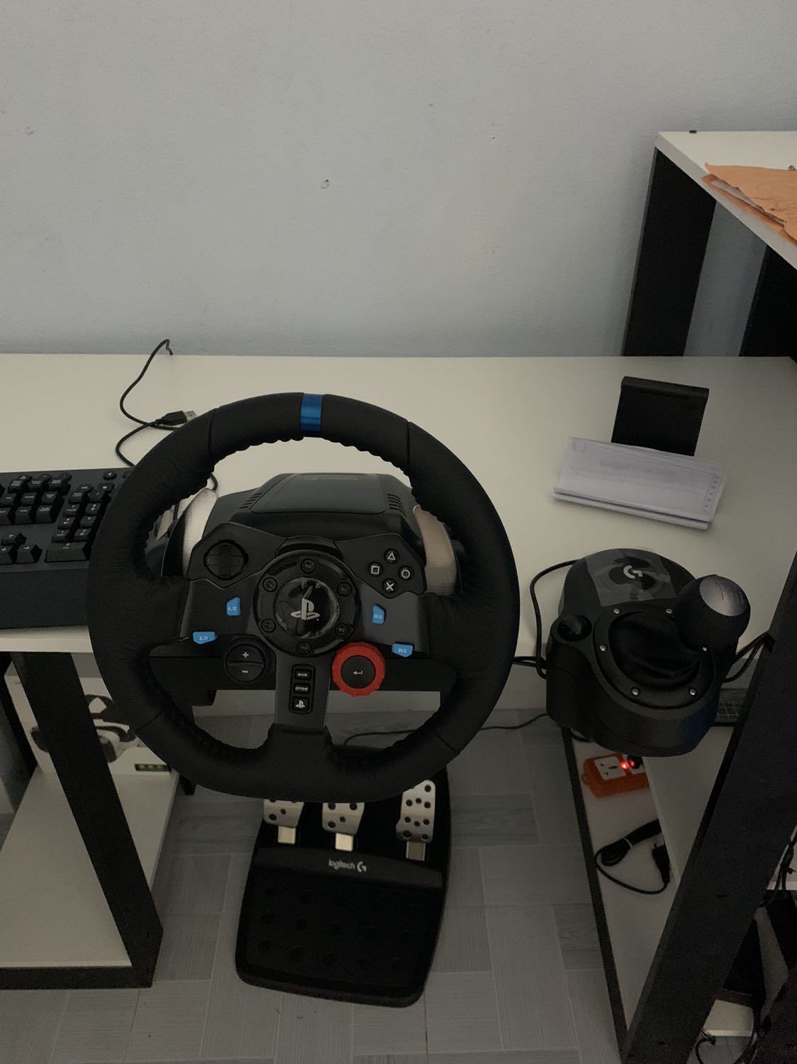 vô lăng chơi rất thích và có cảm giác chân thực như vô lăng ngoài đời đối với game ets2 mình đang chơi, tiki giao hàng chuẩn và nhanh, sẽ ủng hộ tiki dài dài!