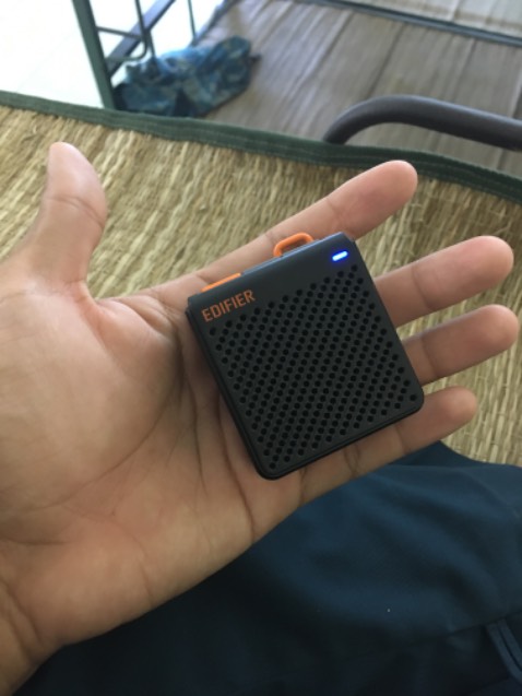 Giao hàng nhanh, đúng hẹn, hàng chất lượng tốt, loa phù hợp để nghe chill, decor, để bàn nghe podcast.