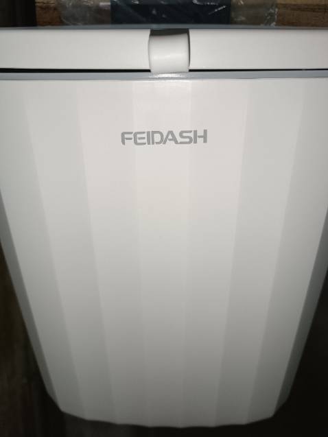 Thùng rác chất liệu tốt, chắc chắn và dày dặn. kiểu dáng hiện đại, có nắp đậy sạch sẽ so cùng với thùng rác mình mua trước đây ko có nắp thì thiết kế này tiện lợi và gọn gàng hơn nhiều. Thùng có thể treo hoặc dán. Có thể nhấc nắp lên để lót túi rác vào. Nói chung vô cùng tiện và hài lòng
Mua sales 10/10 nên được giá tốt. Về thời gian giao hàng thì tiki luôn dẫn đầu rồi. Nhanh chóng, kịp thời.