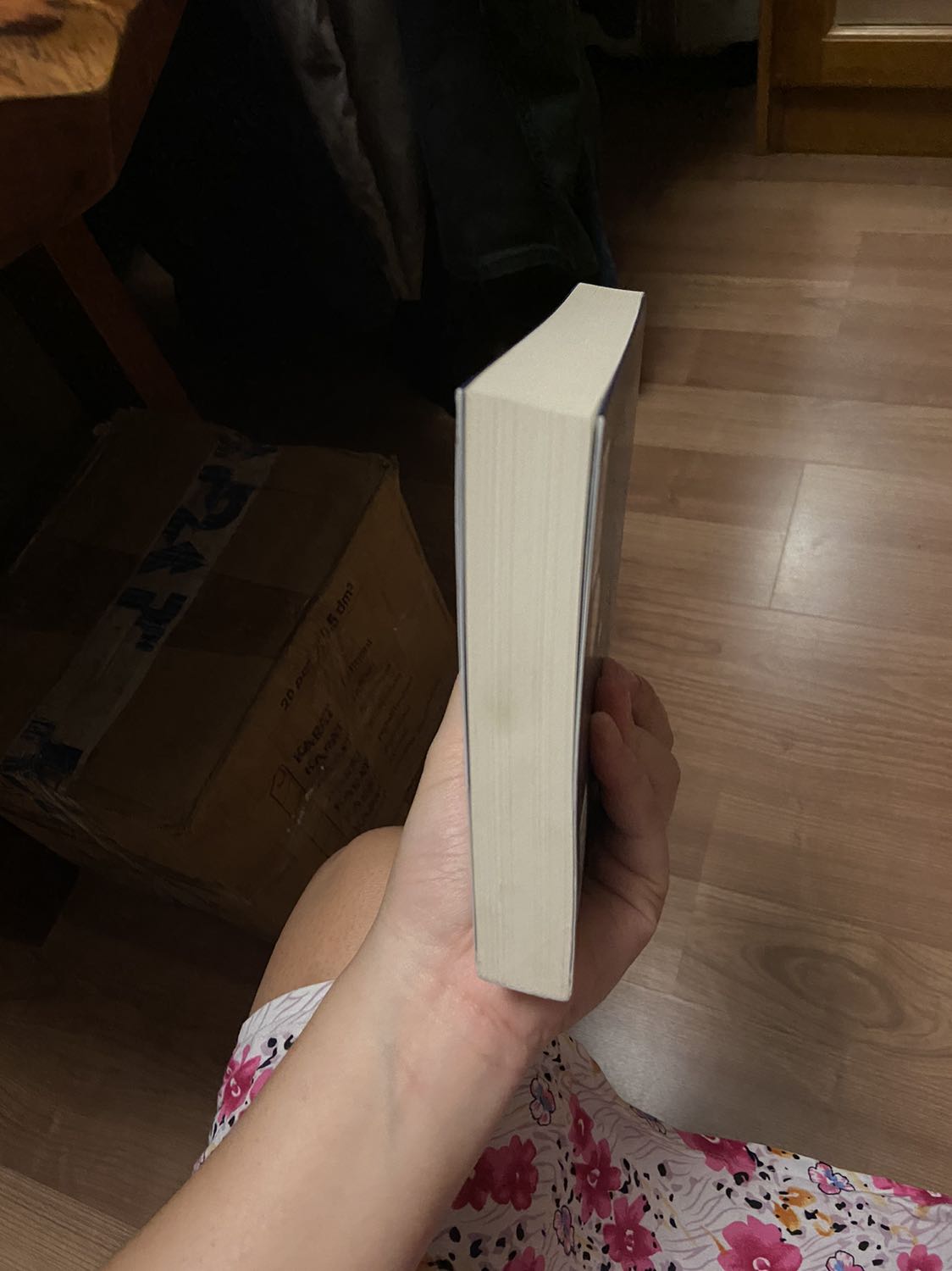 Truyện không có màng co nên chỗ cạnh hơi bẩn tẹo. Nhưng mà kể ra thì mình cũng không khó quá nên thôi. Tốc độ giao đúng nhanh. Đặt lúc 9:30 mà đâu 14:15 gì là có người giao rồi (giao hàng tiêu chuẩn á)