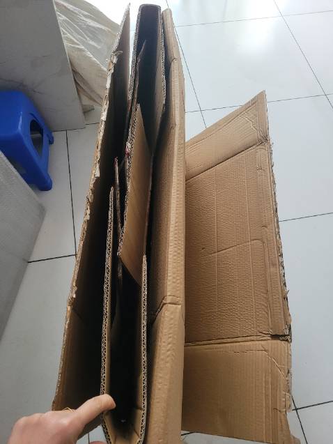 Giao hàng đúng hẹn, sản phẩm được bọc chắc chắn, nhiều lớp, bảng viết trơn, dễ xóa. Rẻ so với nhiều nơi mình xem trực tiếp. Có 1 vết xước nhỏ 1cm, viết hay bị dính mực k lau đc chỗ đó, nhưng k đáng kể. Cảm ơn tất cả đã giao đến tay mình sản phẩm ưng ý ạ!