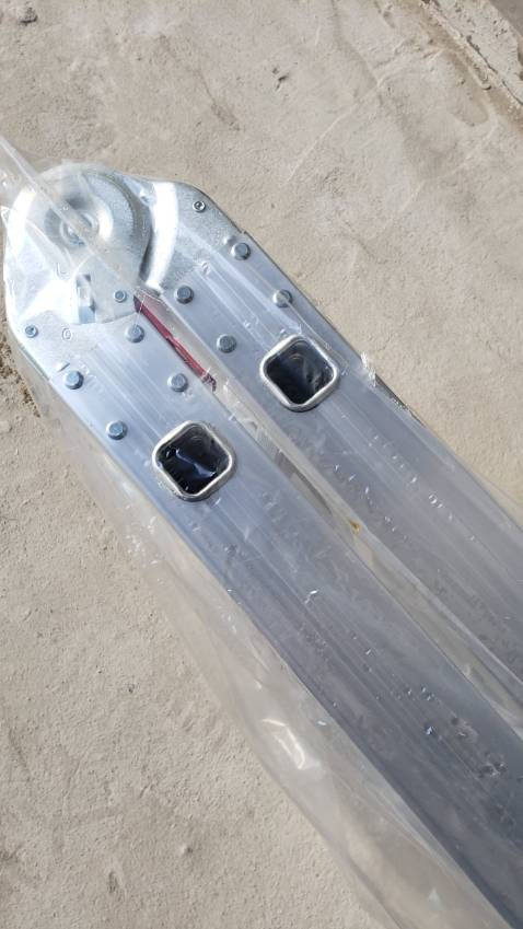 Sản phẩm được đóng gói khá cẩn thận, giao hàng nhanh, nhôm khá dày, chắc chắn. Rất hài lòng về sản phẩm. Ủng hộ shop