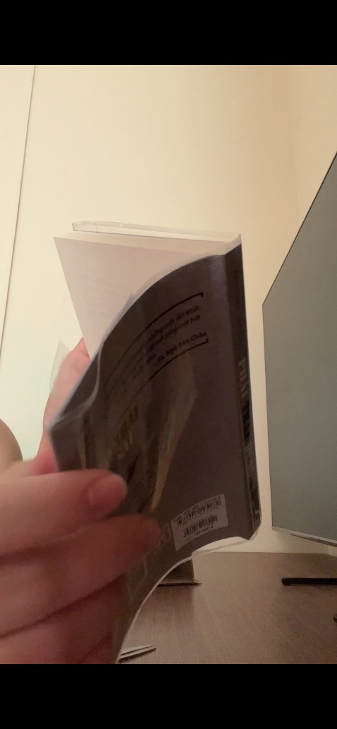 Sách mới và sạch, giao hàng nhanh chóng. Book care không kín và sơ xài như hình. Mình cần được hỗ trợ chất lượng tốt hơn.