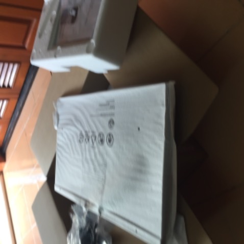 Giao hàng nhanh, đóng gói cẩn thận, hình thức và chất lượng đúng như quảng cáo. Nhân viên vận chuyển nhiệt tình, chu đáo. Màn hình rất đẹp so với tầm giá