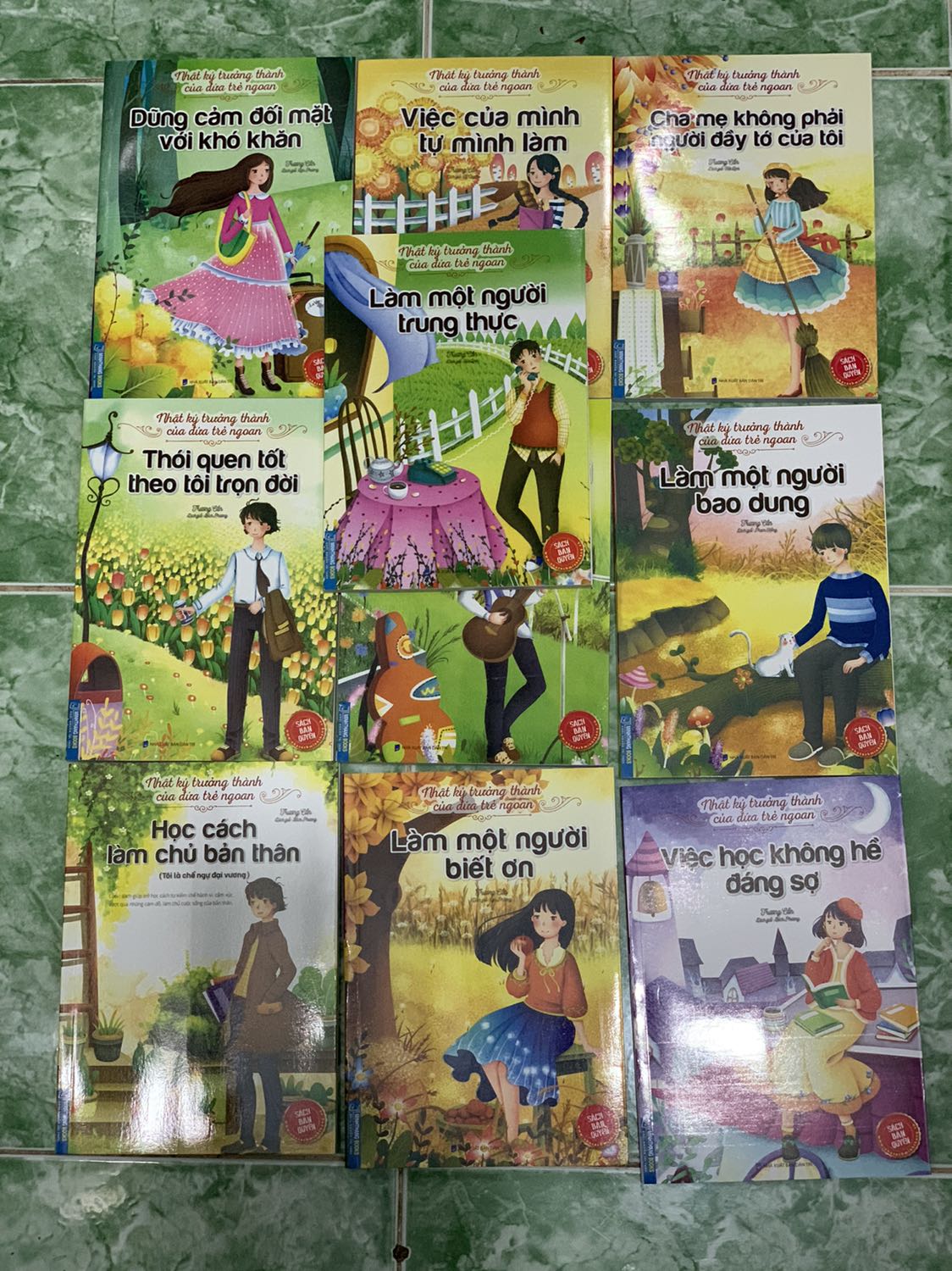 - Giao hàng nhanh 2h
- Bao bì đẹp tinh gọn
- Sách đúng chính Hãng có đầy đủ tên tuổi nhà xuất bảng Minh Thắng
- Chất lượng giấy : Dày
- In màu đẹp
- Tóm tắt ý nghĩa các bài học ở cuối bài
- Có phần ghi chú đọc sách của tôi ở cuối mỗi phần học
- Nội dung của sách đã QC nhiều nên không nêu lại nữa
