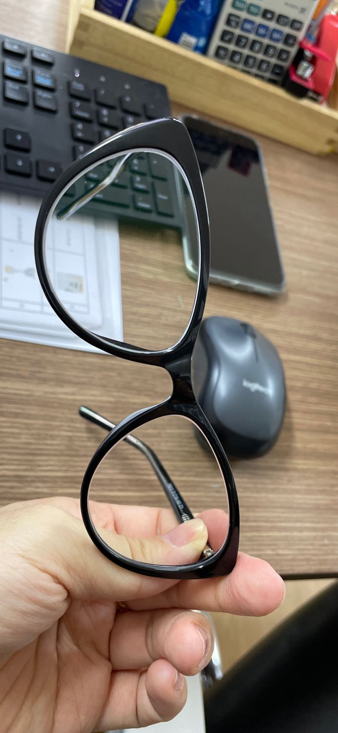 Kính đẹp. Chắc tay. Giá rẻ