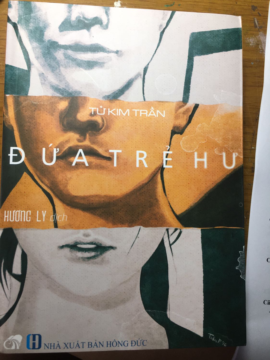 Giao hàng không nhanh lắm, và sách được bọc một lớp bảo vệ Mỏng tang, không có chống sốc, nên góc sách bị móp. Mình không hài lòng lắm nhưng vẫn cho shop 5 sao. Mong lần sau shop cải thiện điều này nhé!