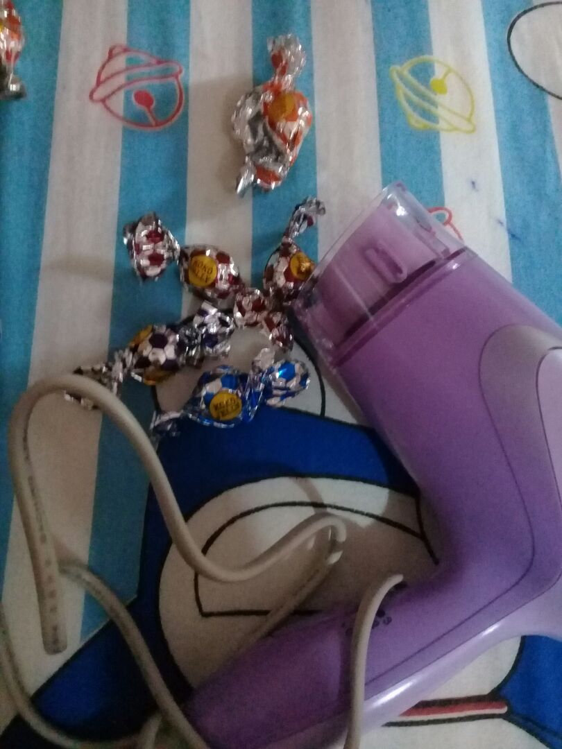 máy chạy êm ái . ko có mùi ion như các máy khác. trong tầm giá . sấy số 1 rất mát. số hơi nóng mát mau khô . số 3 là khô siêu tóc ??. máy chạy rất tốt bé bé cầm vừa tay mk rất xinh và thích hợp du lịch ??