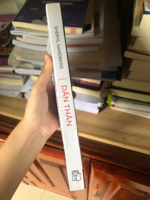 Chưa đọc nội dung nhưng ấn tượng với bìa sách, bao gói cẩn thận không bị gãy góc, hư sáchh, bị cong nhe nhưng có thể bỏ qua