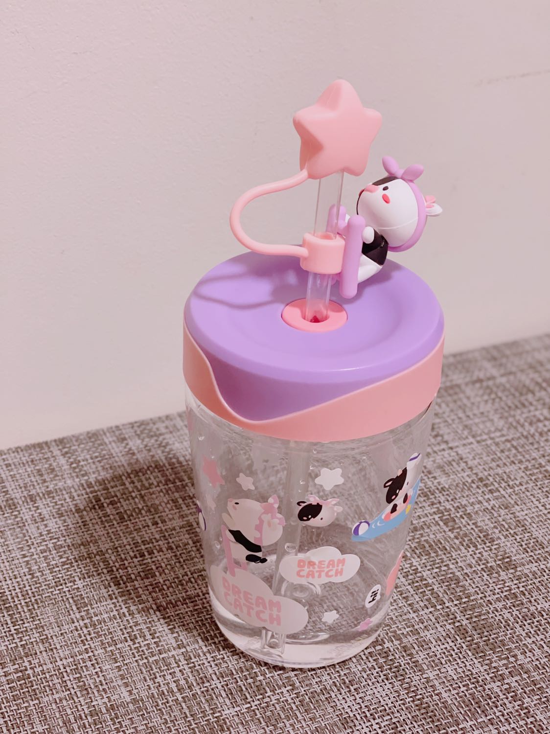 Ly Lock cưng xỉu luôn. Nhờ có ẻm mà bé nhà mình uống nước nhiều hơn nè.