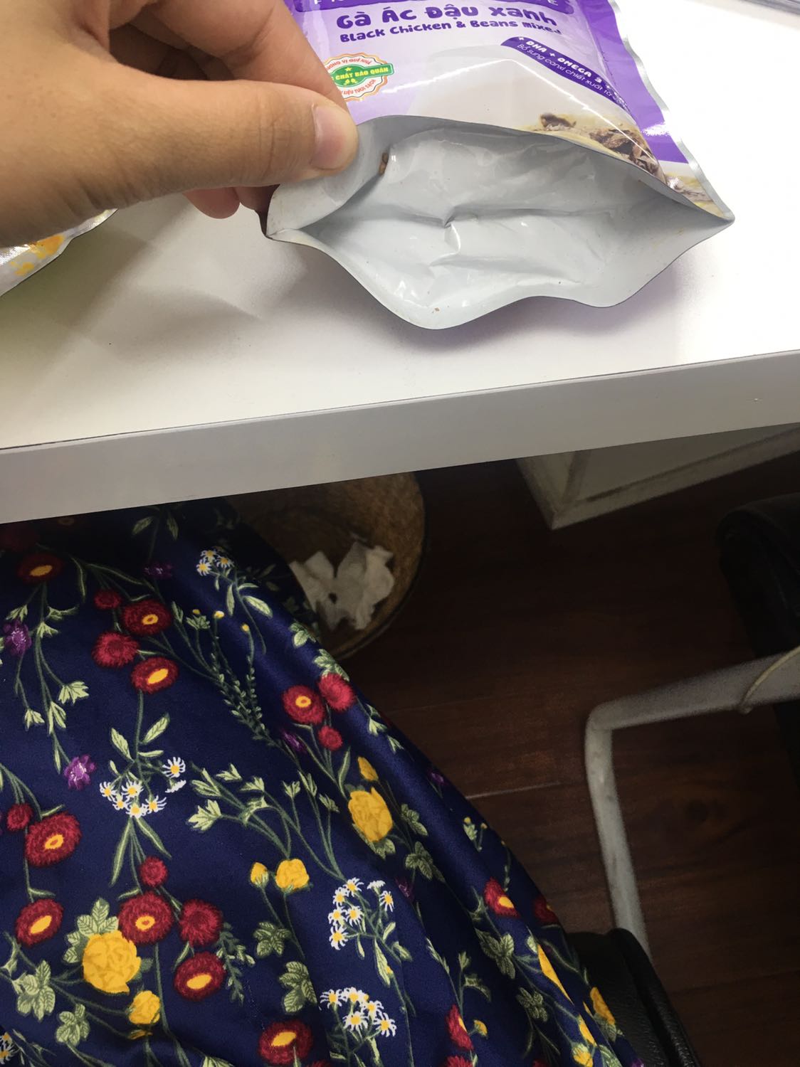 Chưa biết chất lượng sao...mà cái bịch cháo cho con nít ko biết bảo quản kiểu gì vừa dơ vừa hôi...y như trong thùng rác lôi ra...người đóng gói cũng có tâm ghê...thấy vậy thì chùi sạch sẽ đi...để vậy đóng luôn cho khách hàng phàn nàn chơi.