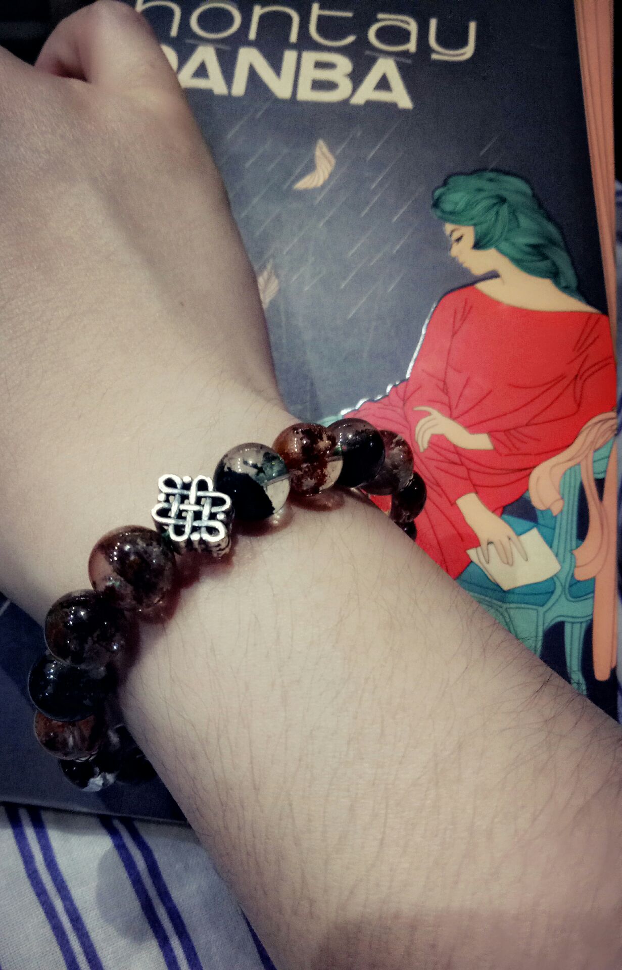 Vòng rất đẹp và trang nhã. Đá thạch anh ưu linh có kết cấu đặc biệt, có thể phối hợp hài hòa với các phụ kiện khác. Giá khuyến mãi hợp lý.