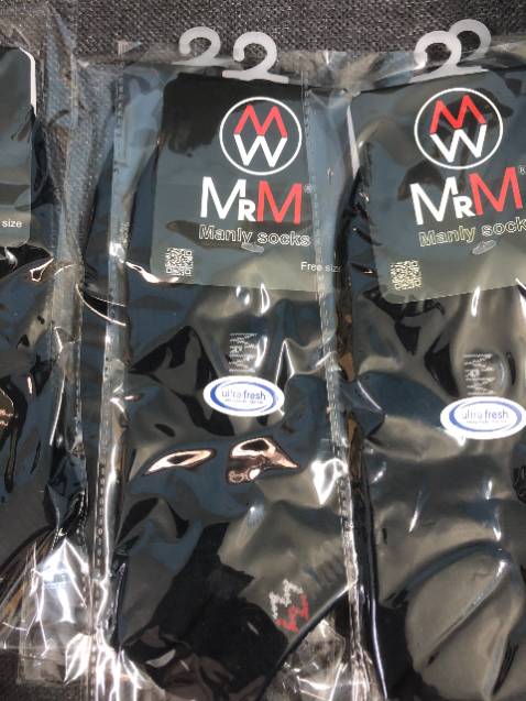 Cực kì cực kì hài lòng, rất đáng tiền nha!
Giao nhanh, đóng gói kĩ, cẩn thận, sản phẩm có tem mác đầy đủ thông tin xuất sứ, 90% cotton.
Chất liệu cổ chun co giãn tốt, chân mình bé xíu xíu vẫn mang vừa. 
Tất khá dày dặn, chất cotton nên thoái mái, mát, không bí chân khi mang. Có tem kháng khuẩn khử mùi, giá tiền 35k 1 đôi nhưng mua theo combo chỉ còn chưa đến 25k/đôi.
Rất hài lòng về sản phẩm, cách đóng gói, đến giao hàng và chắc chắn mình sẽ còn mua lại trong tương lai.