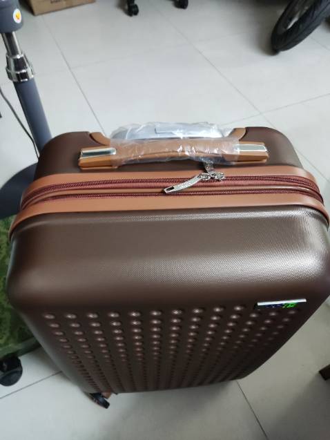 Dây kéo, bánh xe trơn mượt, màu đẹp, đóng gói kỹ, giao hàng nhanh, hài lòng, đã xài rất nhiều valy hiệu Trip này, rất bền