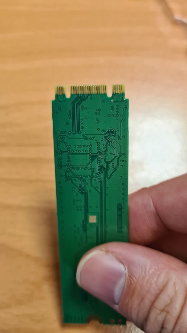 Hàng đã qua sử dụng. Trên chân cắm hằn rõ dấu chân cắm lâu ngày. Tem cũ đã bị cắt, tem gốc bị cắt và dán đè lên bằng tem khác. Hàng đã qua sử dụng. Trên chân cắm hằn rõ dấu chân cắm lâu ngày. Tem cũ đã bị cắt, tem gốc bị cắt và dán đè lên bằng tem khác.