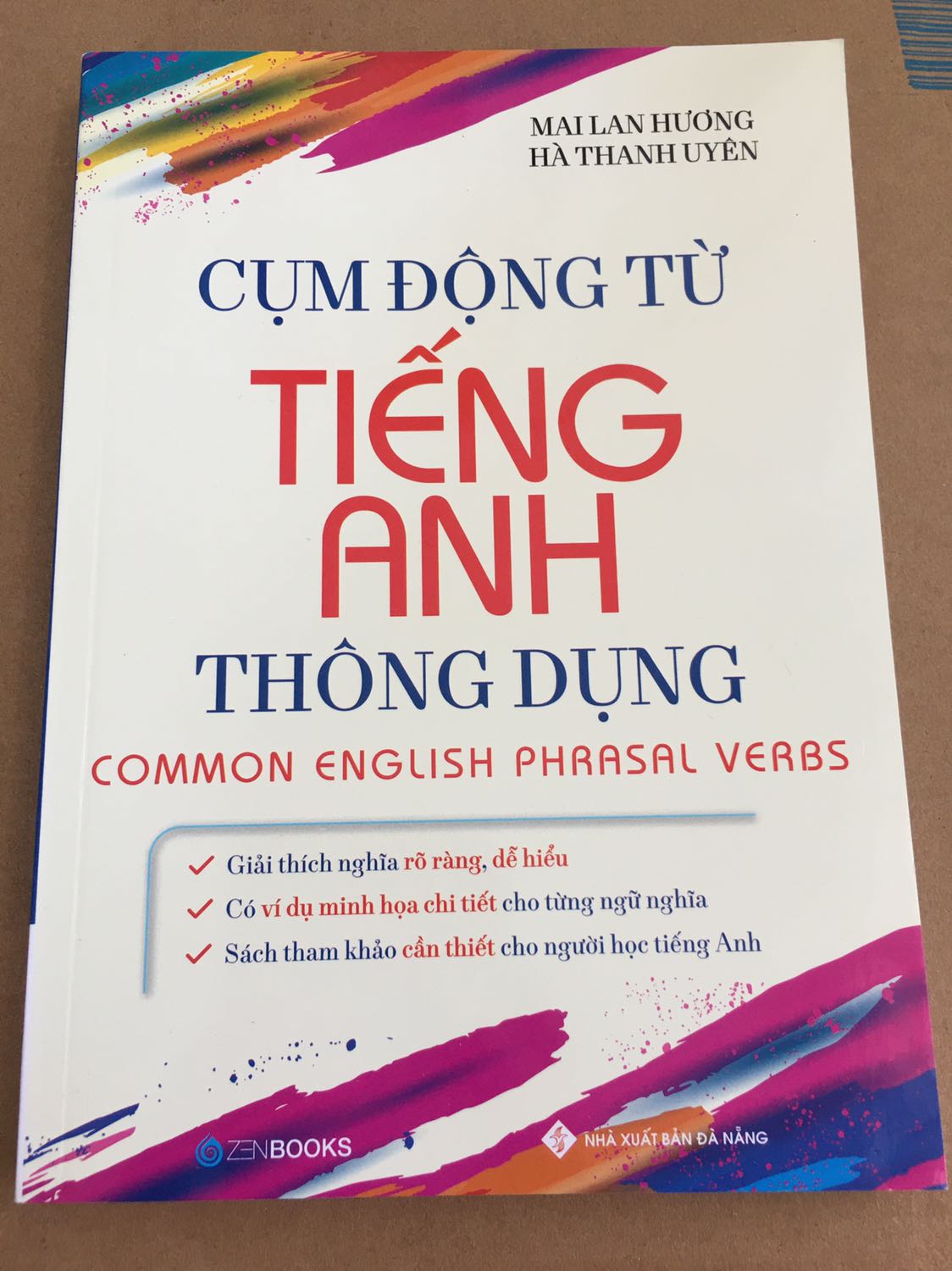 Sách khi mình nhận được rất mới, được bọc cẩn thận, mình chỉ mới xem sơ qua thôi nhưng thấy nội dung bên trong trình bày khá dễ đọc, dễ hiểu. Ncl 10 điểm🫶🏻