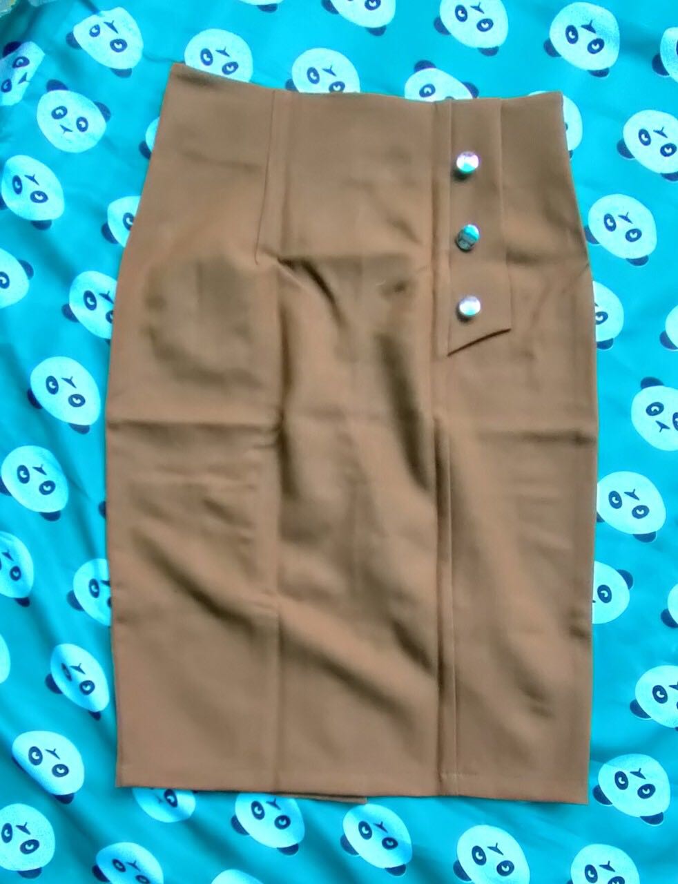 Giao nhanh- đường chỉ đẹp, chắc chắn, vải ok. Mình ít đánh giá nhưng làn này rất hài lòng. Sẽ ủng hộ shop tiếp. From cực chuẩn. Mong shop vẫn tiếp tục như vậy. Chúc shop bán đăt hàng.❤️❤️❤️❤️❤️