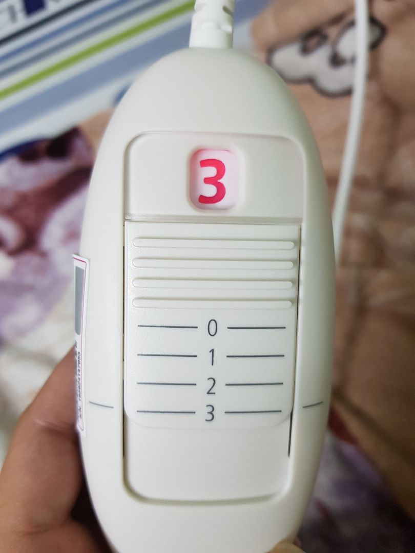 Tiki giao nhanh, được giảm giá 150k ngày 12/12, vận chuyển mất 3 ngày từ HN. 
Sản phẩm có thể kích hoạt bảo hành qua tn. *** thử ở mức 3 sau gần 10p là nệm ấm rồi. Nệm đẹp, HDSD cụ thể. 5 sao