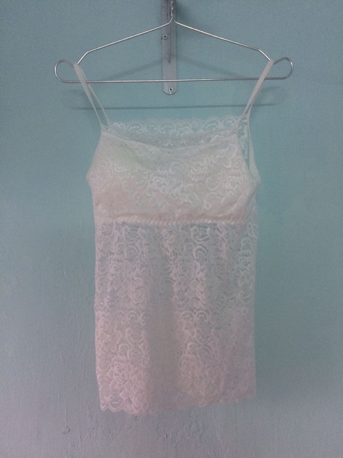 Giao nhanh, chất liệu mềm, đúng màu, đúng hình, dưới 55kg thì mặc vừa. Có đệm mút lót ở ngực mà dễ xộc xệch