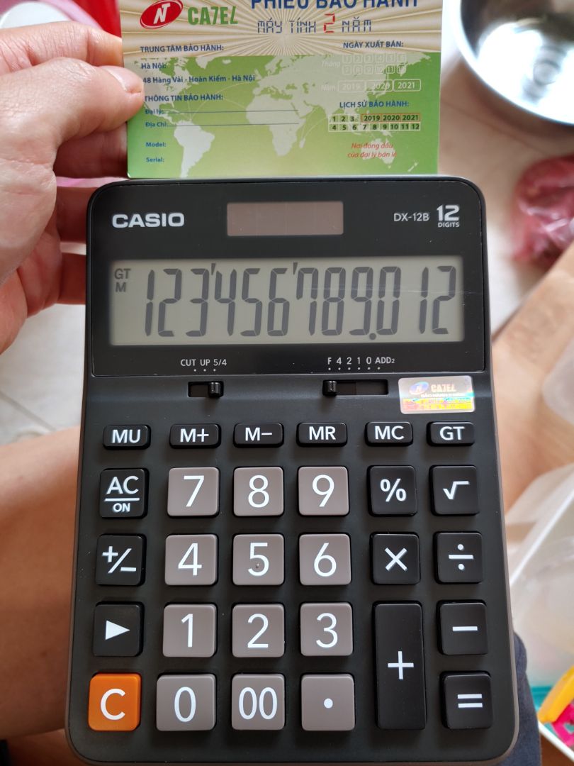 Màn hình có 1 vết xước mờ dài 1/2 màn hình, tem bảo hành 2 năm của CA7EL chứ không phải 7 năm như của hàng chính hãng phân phối bởi Bitex. Không biết sịn hay fake nữa hy vọng dùng tốt. Màn hình có 1 vết xước mờ dài 1/2 màn hình, tem bảo hành 2 năm của CA7EL chứ không phải 7 năm như của hàng chính hãng phân phối bởi Bitex. Không biết sịn hay fake nữa hy vọng dùng tốt.