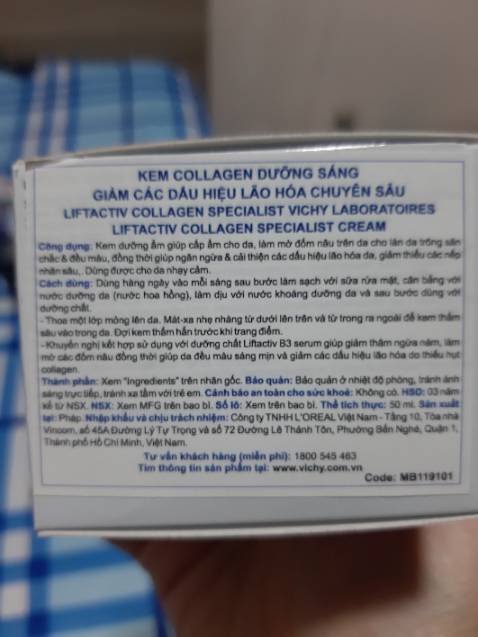 Ko biết phải hàng thật ko, thấy mùi sp hơi hắc và hộp hơi cũ. Cả quà tặng cũng cảm thấy cũ....