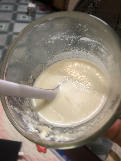 Giao hàng nhanh. Hqua đặt nay đã giao đến nhưng mình pha ra sữa bị vón như bã đậu 😂 kb có phải do nc nóng quá k