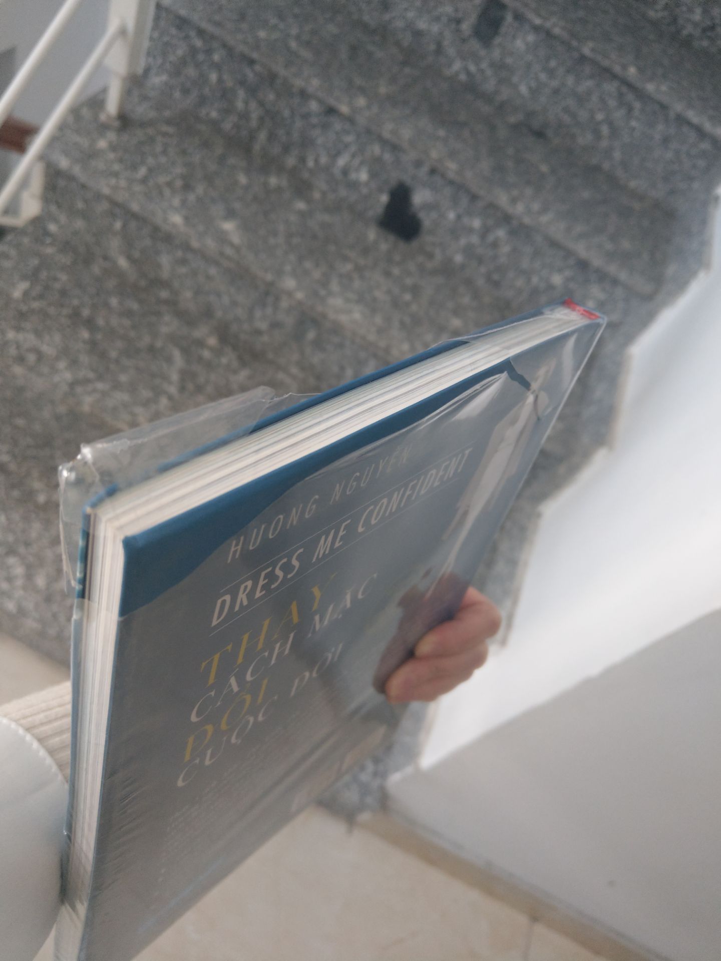 sách nhận được bị rách bọc ngoài. không hài lòng