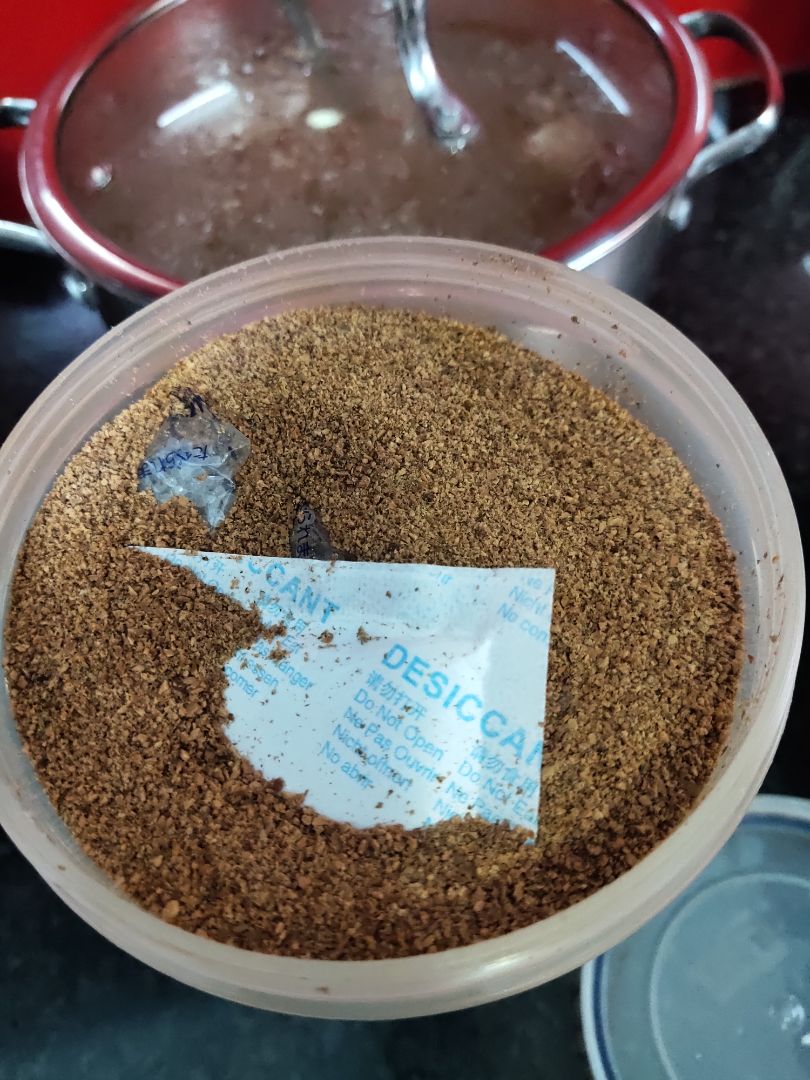 cafe Enema thơm dịu, màu vàng như đường mía, đun lên 8-0 phút thêm vị tự nhiên, để nguội ở nhiệt độ 37-38 độ C ròi sục rửa đại tràng mồ hôi ra nhiều hơn bình thường, bungh nhẹ và cảm thấy cơ thể cực kỳ khoan khoái, khác hẳn với sục bằng cafe thường, giá lại hợp lý rẻ hơn cafe uống