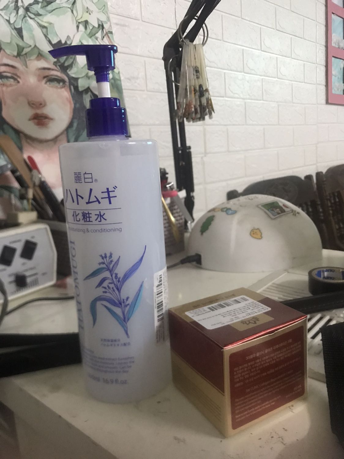 Giao hàng cực nhanh. Đặt tối hôm trc. Chiều hôm sau đã nhận đc. Điểm trừ là cả 2 sp đều k có tem niêm phong nào. Hộp hay lọ trong đều k có tem dán. Nên dù hộp được mở ra trc đó hay k cũng khó nhận biết