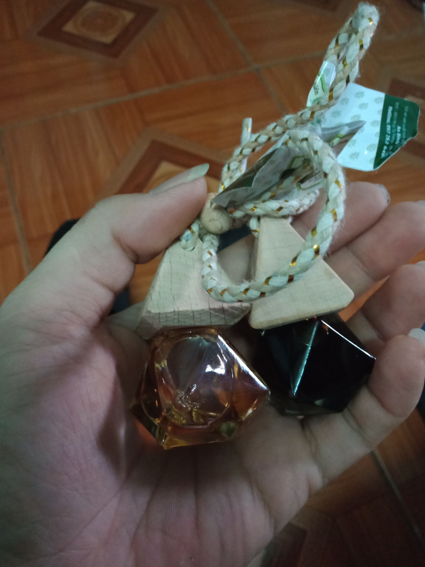 tinh dầu mùi thơm dễ chịu.giao hàng lúc nào cũng sơm hơn du kiến