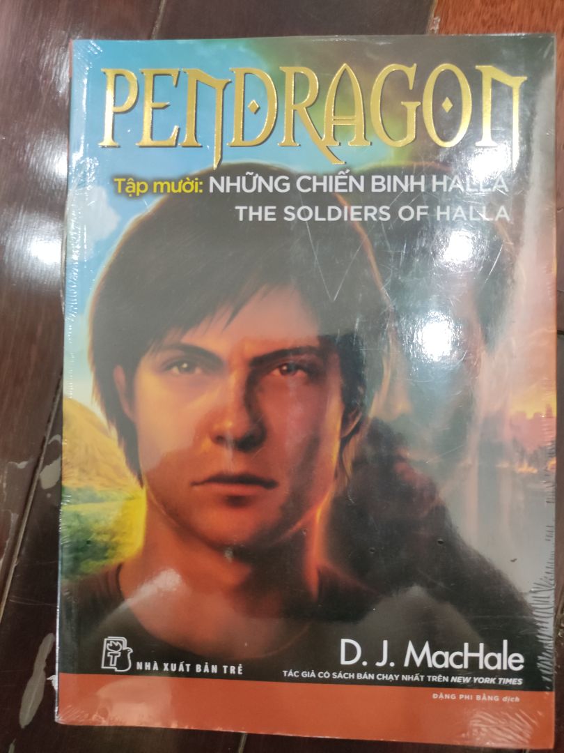 Tập cuối đã phải chờ đợi từ rất lâu rồi, thậm chí mình đã đọc xong bản tiếng anh vì sợ nxb bỏ, cuối cùng cũng đã ra. Mình vẫn mua để đọc lại bản tiếng việt cho trọn vẹn.