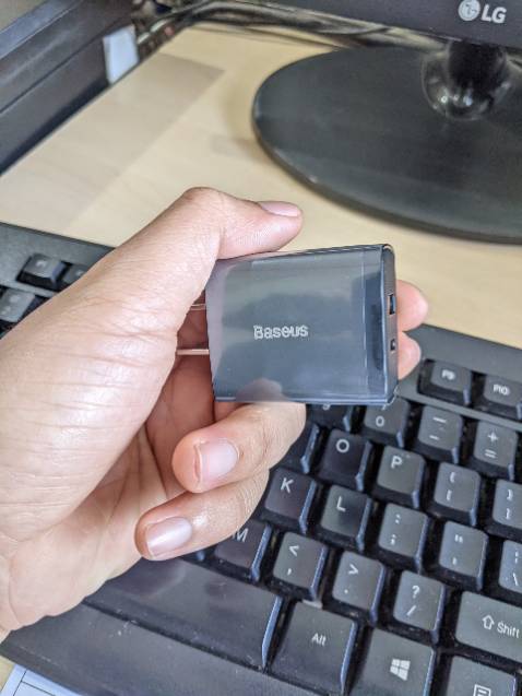 Củ sạc chính hãng, còn nguyên seal, sạc nhanh QC, có hỗ trợ Power Delivery, sạc rất ok luôn, sạc nhanh cho cả iphone và android, ngon hơn mấy cục chính hãng kèm theo máy nhiều, khuyên mọi người nên mua, mình mua giá 225, giảm 5k còn 220, ship tikinow giao nhanh 2h 25k nửa là tổng cộng 245k