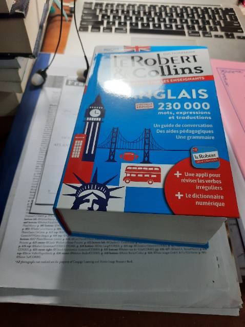 Sách đẹp, dày 5cm, khổ 12x18cm, có Anh-Pháp và Pháp-Anh. Quyển này giống từ điển Anh dành cho người Pháp ấy, có bao gồm một số mục dạy tiếng Anh