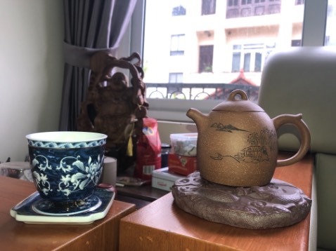 Ấn khay đĩa vào ổ hơi khó, nhìn chung ổn trong tầm giá