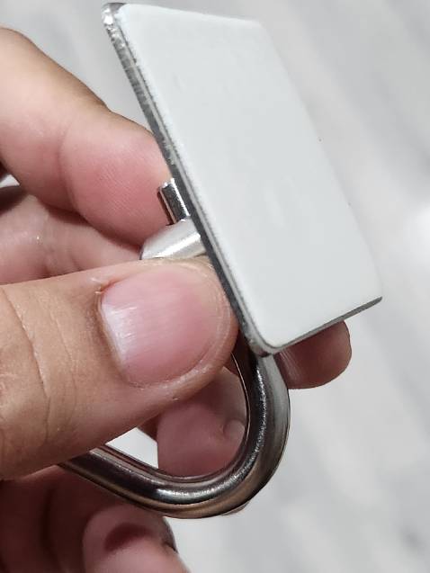 Keo có vẻ đã cũ. Hàng tồn kho lâu nên ko bám dính bề mặt chắc.ban đầu dán 2c để 3 4 tiếng sau thì treo thử lại rớt. Đọc lại hướng dẫn để 24h vẫn vậy