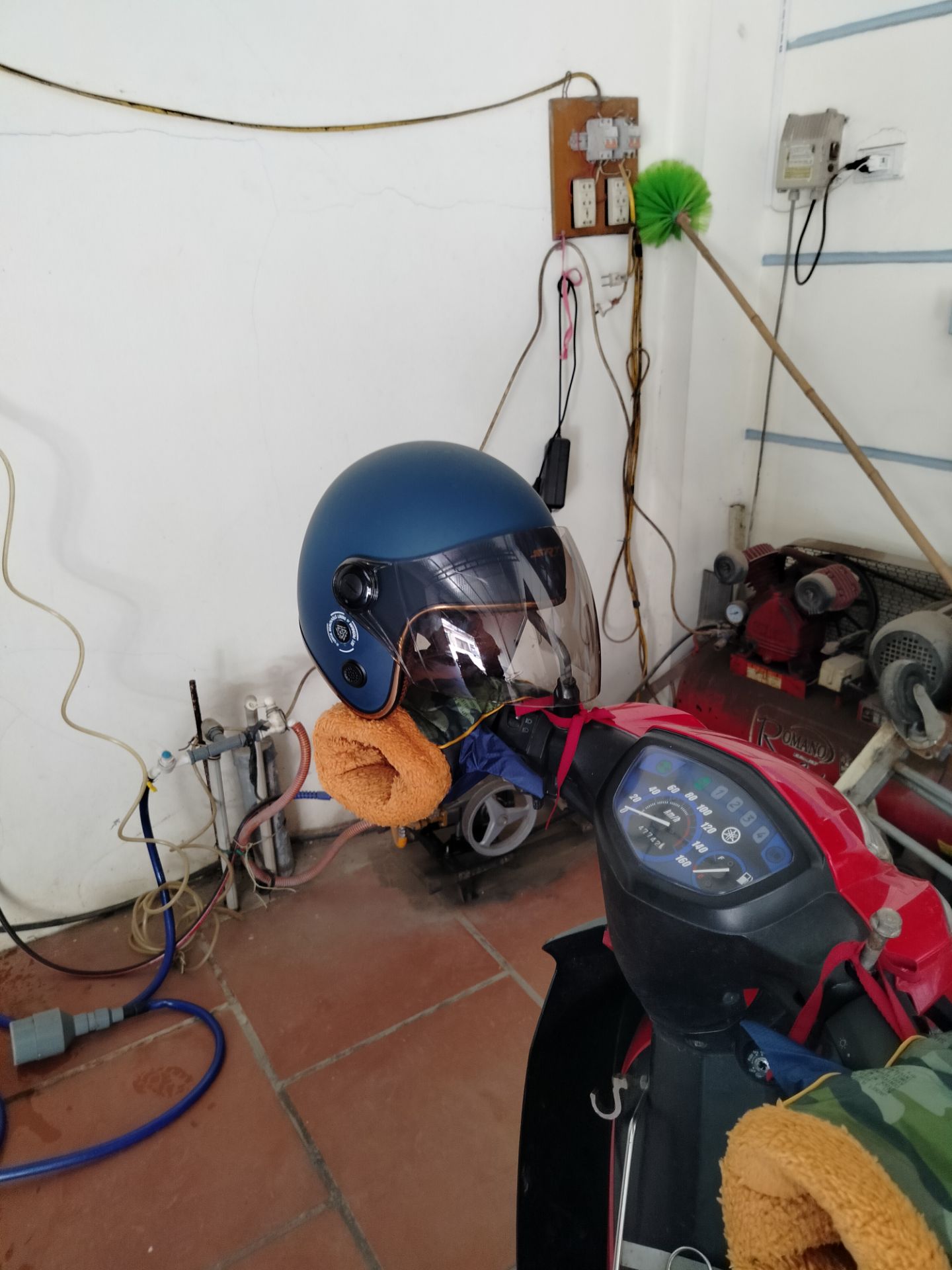 Mũ bóp thấy mềm phần giây và khóa hơi nhỏ và lại ko có tem q7 màu tôi nghĩ ko phải hàng đạt chuẩn chất lượng