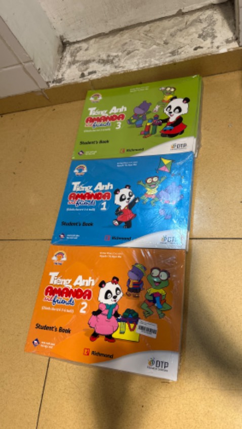 Chất giấy dày dặn, nội dung bài học gần gũi