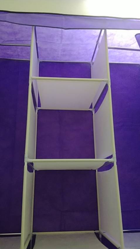 Giao hàng thần tốc. Tối nay đặt muộn mà sáng ngày kia đã nhận được hàng rồi.
Tủ cũng dễ lắp nữa. Đọc hiểu bản hướng dẫn là lắp một tí xong ngay. ko hiểu các bạn lắp kiểu gì lâu chứ dễ *** chưởng!! 30phut xong tành tanh luôn!! Màu tím này đẹp mắt ưng lắm. tủ lắp căng đét, nên để đồ ko lo. 
Có điều lắp cẩn thận dễ đứt tay, vì mình lắp xong chả hiểu sao thấy cứa tay lúc nào huhu, có chút xót, nhưng ko sao, giá hạt dẻ. vui vui