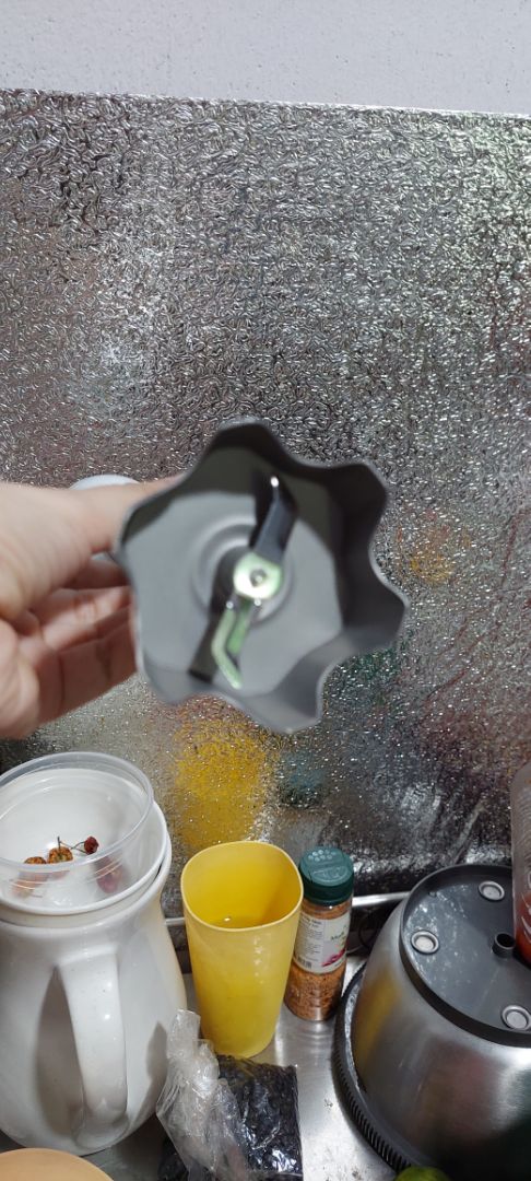 máy xay mạnh, có tem chính hãng cầm chắc tay, dễ vệ sinh, xay rau rất nhuyễn. Giao nhanh, đóng gói kĩ. mình mua của home no 1.