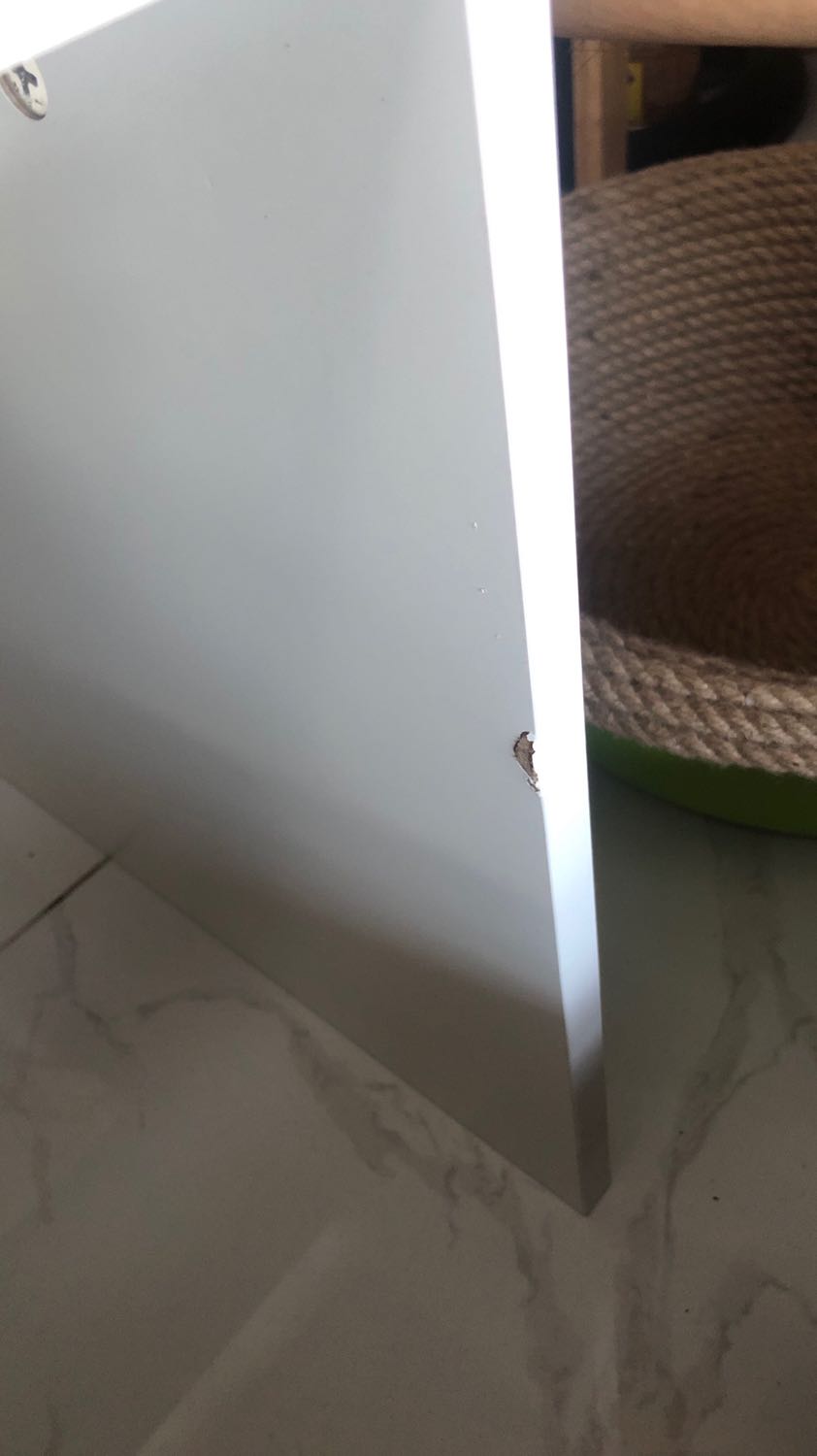 Bàn đóng gói không kỹ bị móp tróc sơn. Hơi khó lắp không có giấy hướng dẫn Bàn đóng gói không kỹ bị móp tróc sơn. Hơi khó lắp không có giấy hướng dẫn