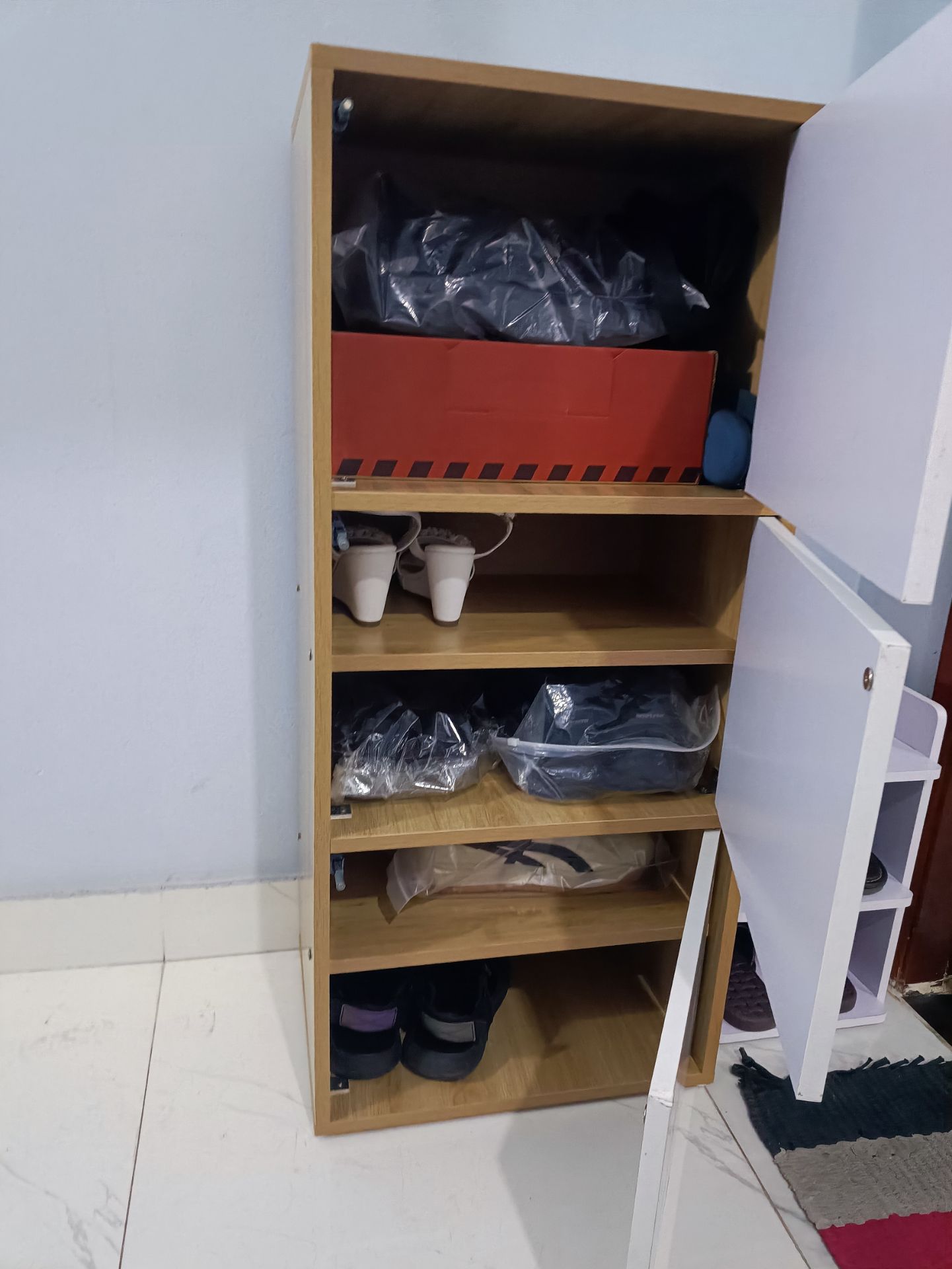 tủ đẹp,tuy là hàng lắp ráp nhưng vẫn đủ cứng cáp.Shop tận tình hỏi thăm,cũng như thông báo đơn hàng đang đi đến đâu cho KH nắm thoongntin,mình rất ưng...chúc shop hồng phát nha ^^