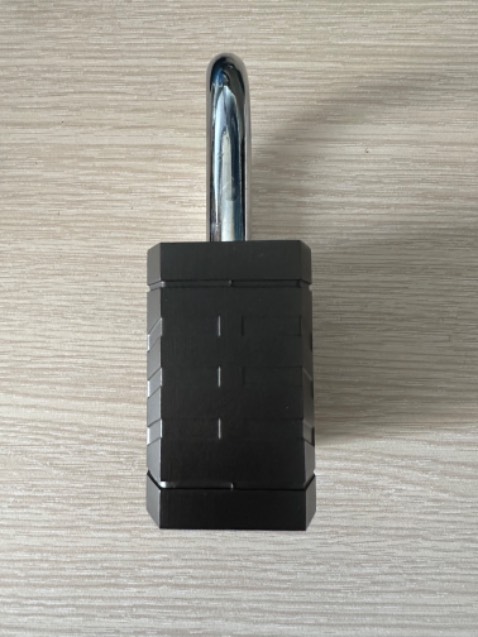 Sản phẩm như quảng cáo, mở vân tay khá nhạy. Hy vọng nó sẽ bền và pin lâu trên 6 tháng như quảng cáo