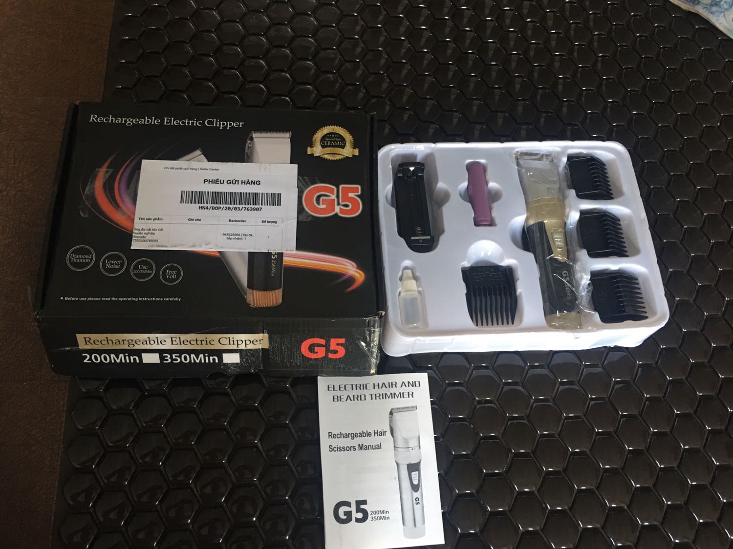 Sp bị trầy như đã qua sử dụng rồi ko còn nguyên bao bì bọc tông đơ